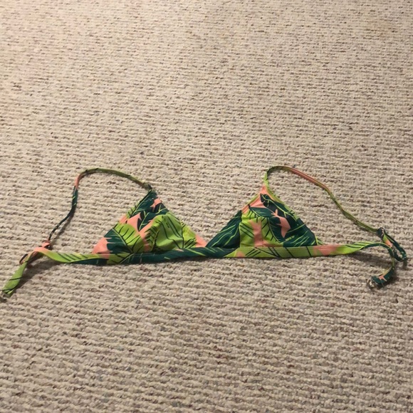 I’m selling this because it’s too small for me - Picture 1 of 2